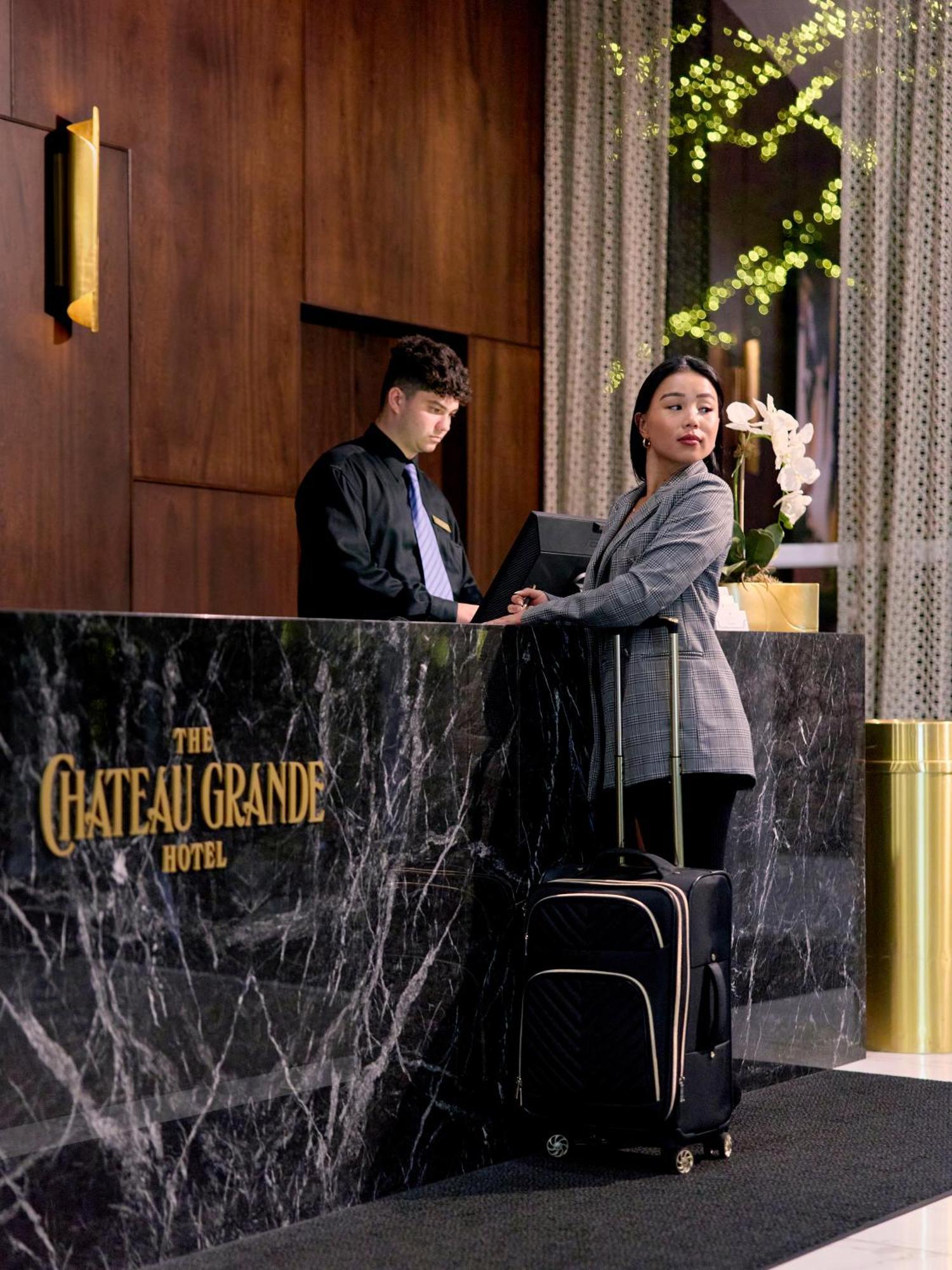 The Chateau Grande Hotel East Brunswick Exteriör bild